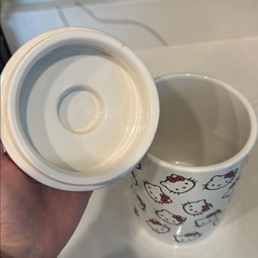 Sanrio Hello Kitty Ceramic Canister - Picture 3 of 5